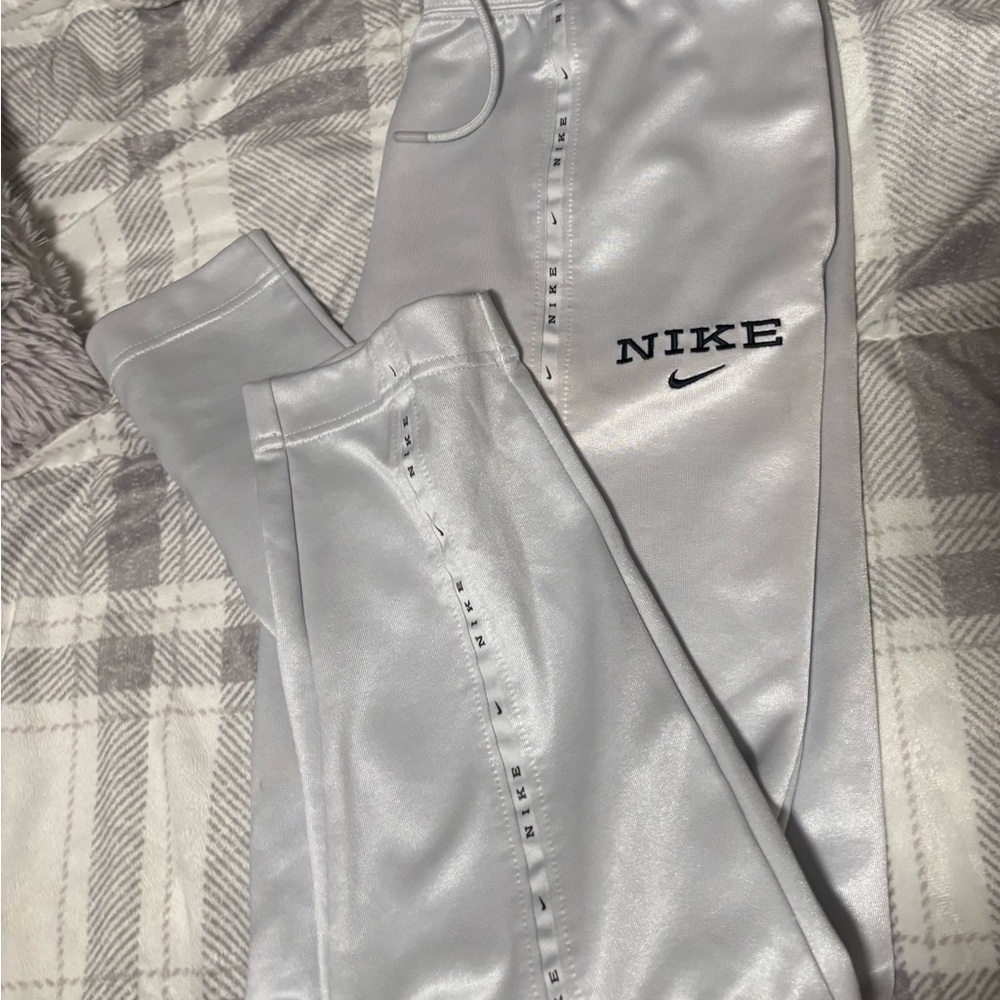 NIKE WHITE JOGGING WOM. SMALL